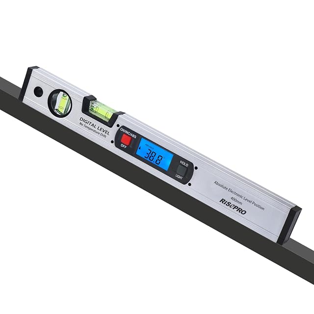 RISEPRO digitaler Winkelmesser mit hintergrundbeleuchtetem Display auf einer Metallfläche